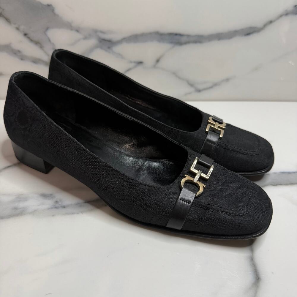 Salvatore Ferragamo Women's Black Fabric Pumps Gancini Hardware Sz 8 Old Money